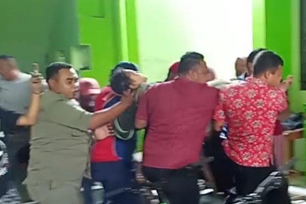 Siswi SD Tercebur Sumur...