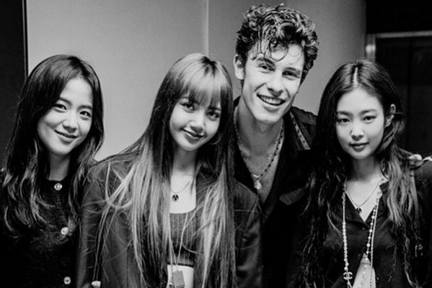 Shawn Mendes Posting...