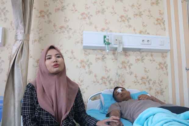 Terluka saat Demo, Pertunangan...