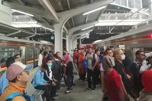 KRL Jurusan Rangkasbitung-Tanah...
