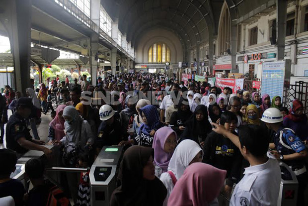 Perlintasan Kereta Tak...