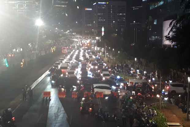 Demo Rusuh, Lalu Lintas...