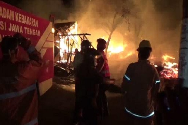 Ratusan Kios Pasar Nglangon...