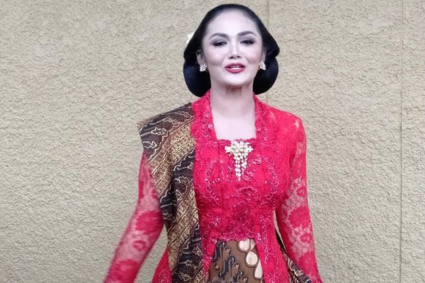 Tampil Cantik, Krisdayanti...
