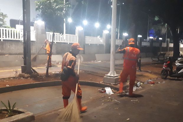 Dinas LH DKI Angkut...