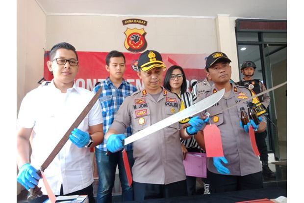 Bacok Anggota Intelkam...