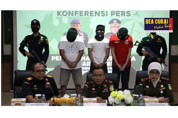 Bea Cukai Gerebek Rumah...