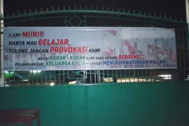 Spanduk Ajakan Tidak...