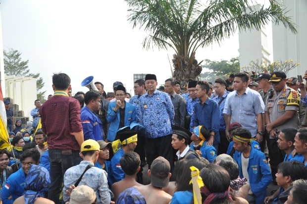 Gubernur Banten Temui...