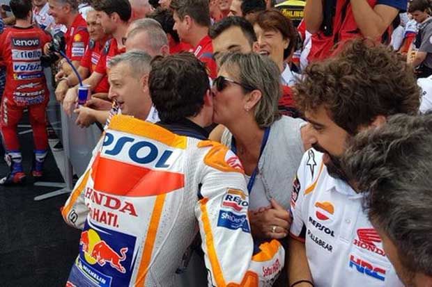 Ibunda Tonton Marquez...