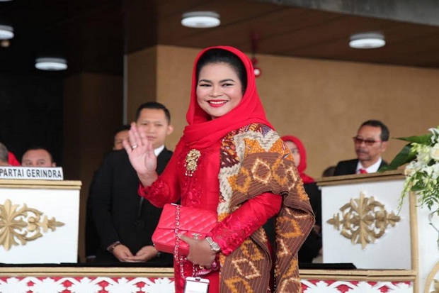 Puti Guntur Soekarno...
