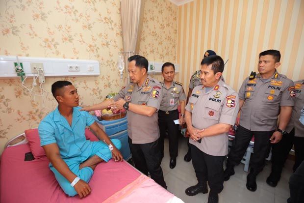 Kapolri Jenguk 7 Polisi...