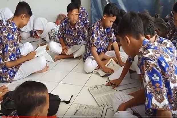 Pasca-Sekolah Ambruk,...
