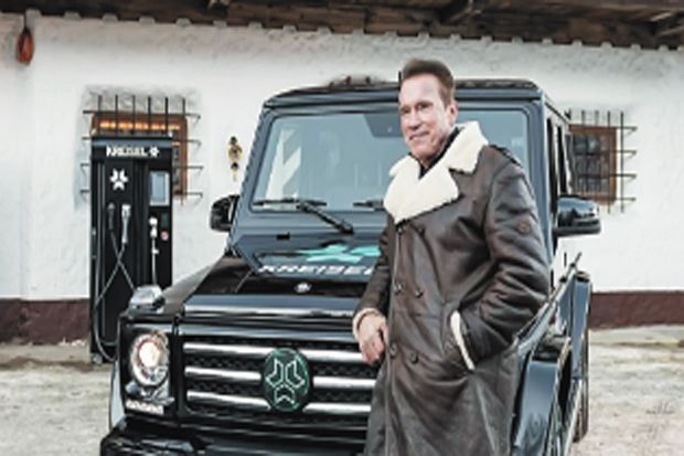 Arnold Tawarkan Mobil...