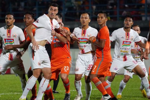 Tak Dapat Izin, Duel...