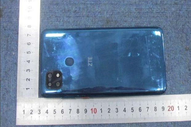 ZTE Blade 20 dengan...