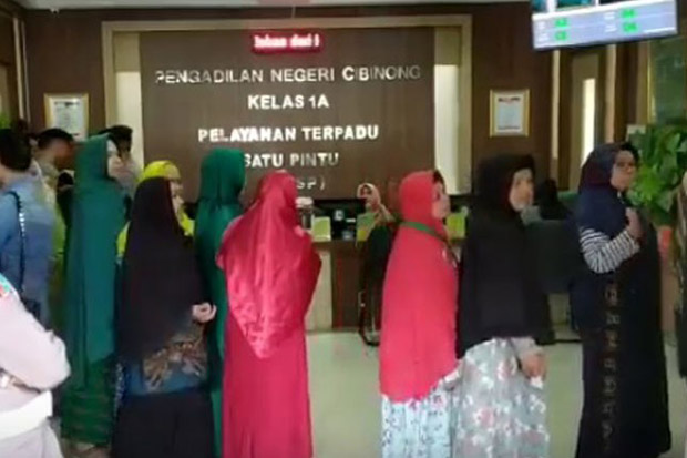 Sidang Perempuan Bawa...