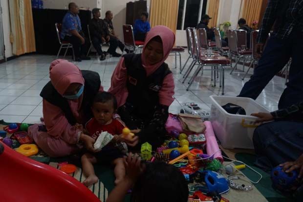 Dua Ibu Asal Aceh Pengungsi...