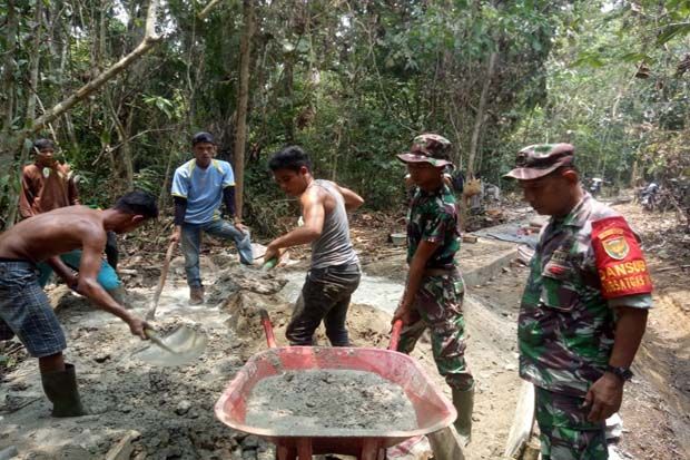 Dandim Sarko: Gotong...