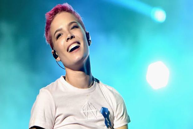 Halsey Berjuang Menghadapi...