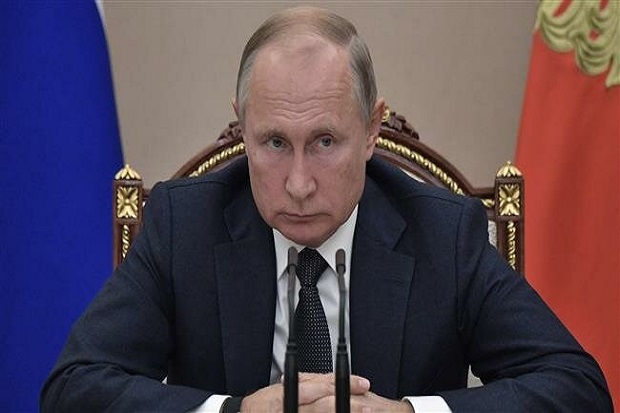 Putin Akui Rusia Bantu...
