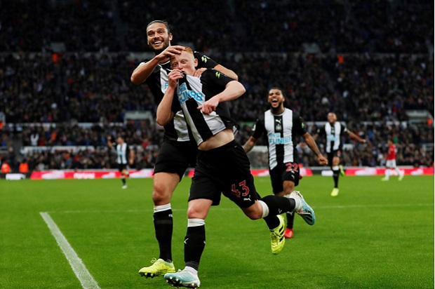 Newcastle Runtuhkan...