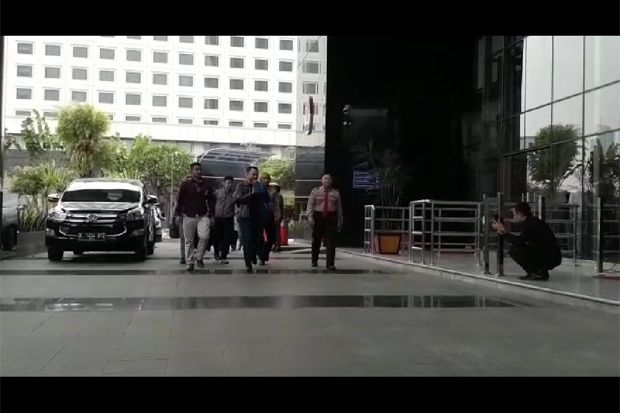 Tiba di Gedung KPK,...