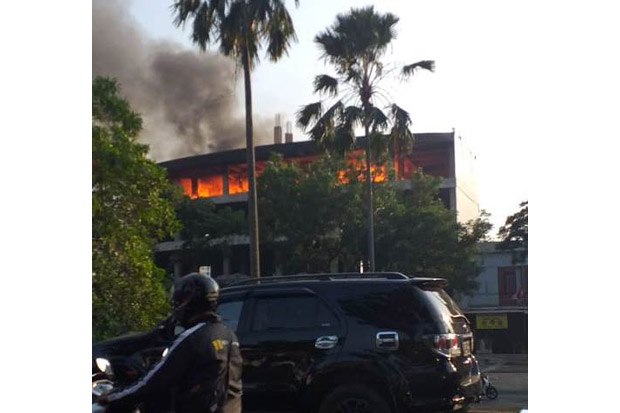 Kebakaran Bangunan Ruko...
