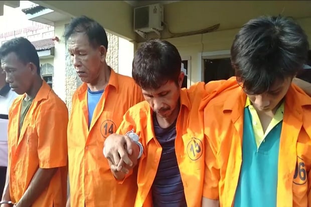 Miris, 2 Pasang Bapak...