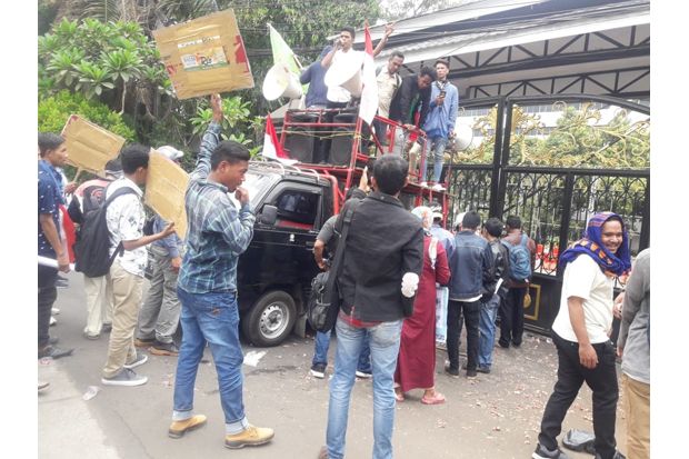 Masyarakat Bima Minta...