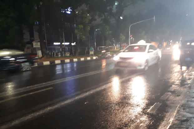 Diguyur Hujan, Pengendara...