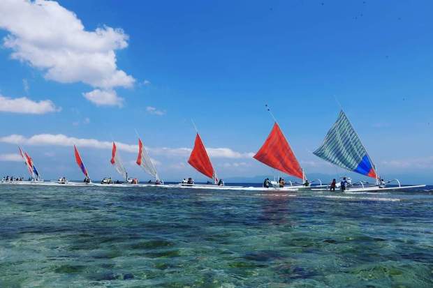 Lomba Perahu Layar Tradisional...