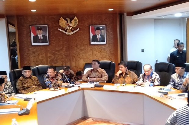 Jelang Pelantikan Jokowi-Maruf,...