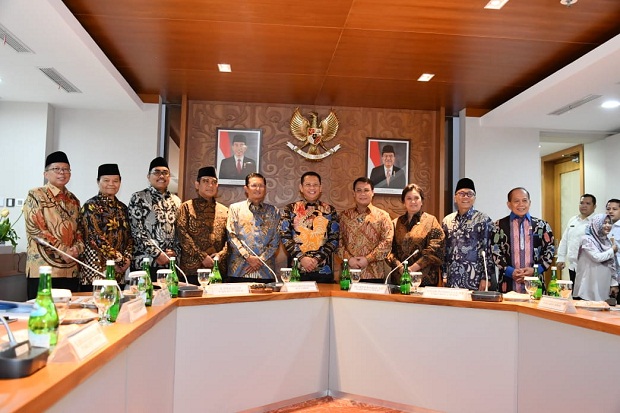 Pimpinan MPR Gelar Rapim...
