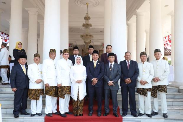Bupati Ratu Tatu Chasanah...