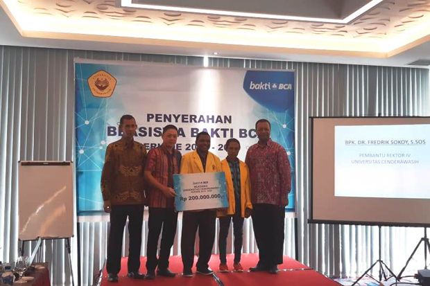 40 Mahasiswa Universitas...