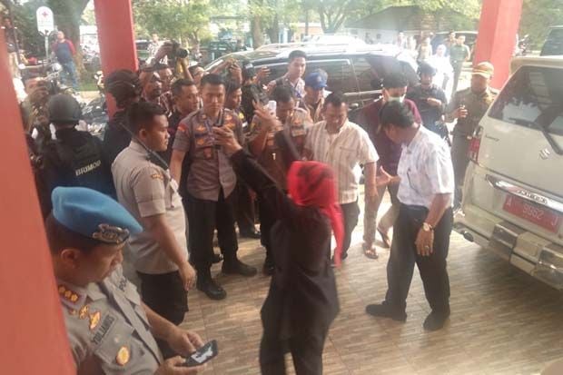 Berusaha Lindungi Wiranto,...