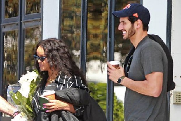Rihanna Bahagia Jatuh...