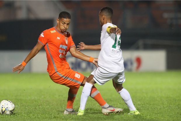 Bertamu ke Persebaya,...