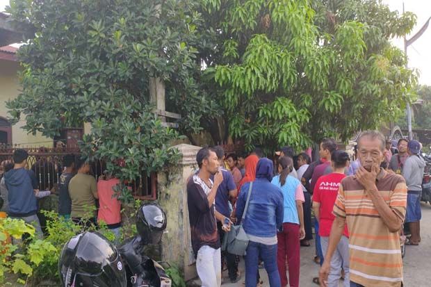 Polisi Datangi Rumah...