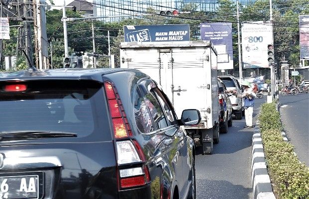 Penjual Koran di Traffic...