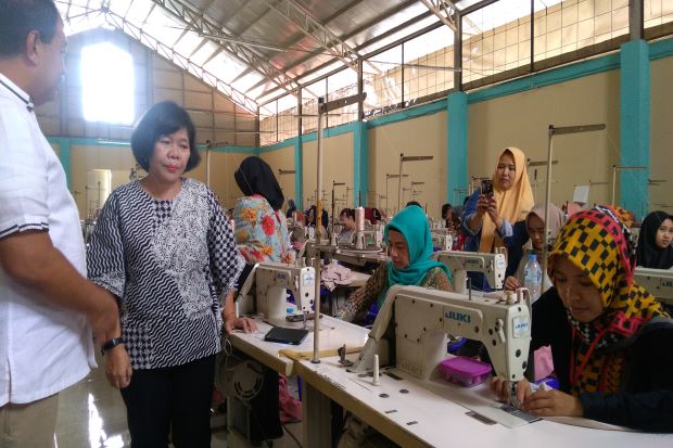 Kembangkan Produk Tekstil,...