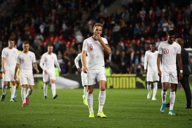 Inggris Tertunda ke...