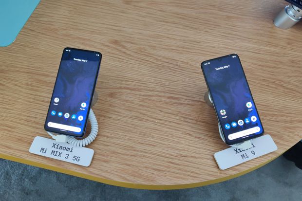Xiaomi Bangun Ponsel...