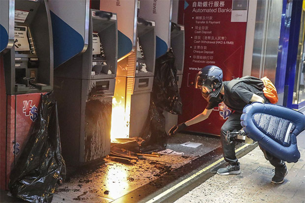 Demonstran Hong Kong...