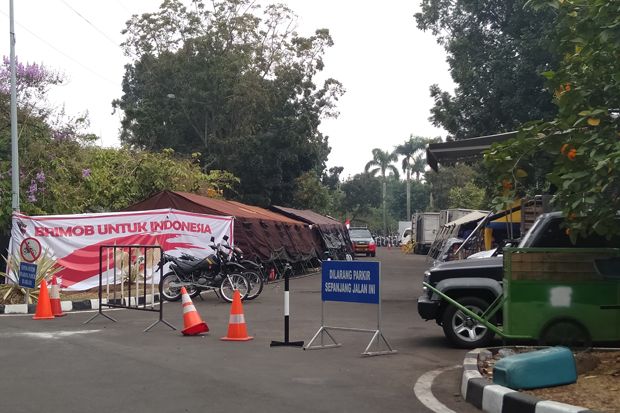 Kawal Pelantikan Jokowi,...