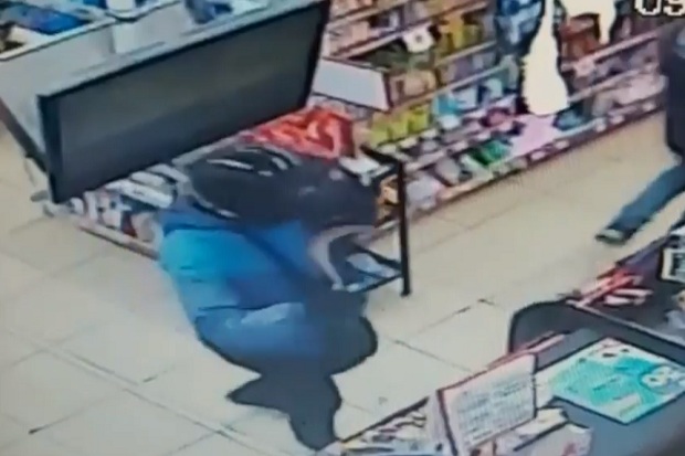 Terekam CCTV saat Beraksi,...