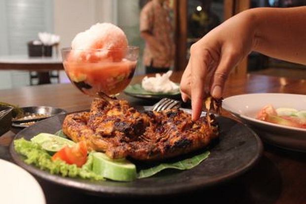 Tiga Restoran Indonesia...