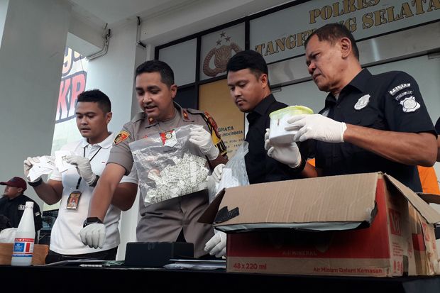 Polisi Gulung Kawanan...