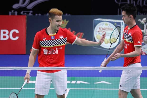 Senyum Kemenangan Juara...